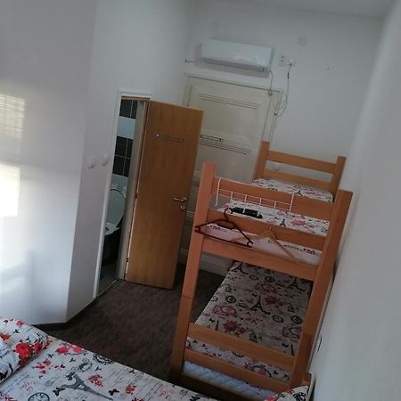Exit Labirint Centar Hostel Novi Sad Room photo