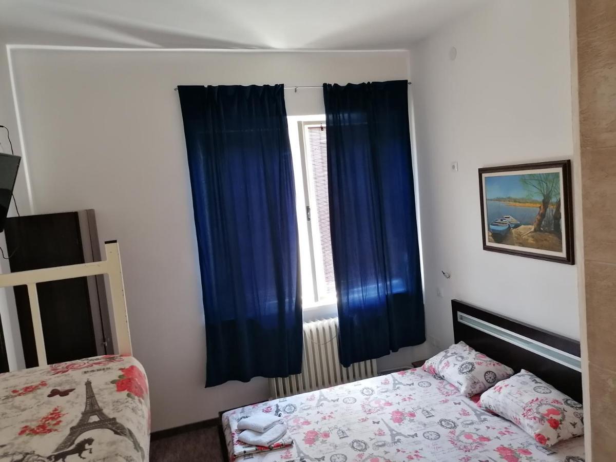 Exit Labirint Centar Hostel Novi Sad Exterior photo