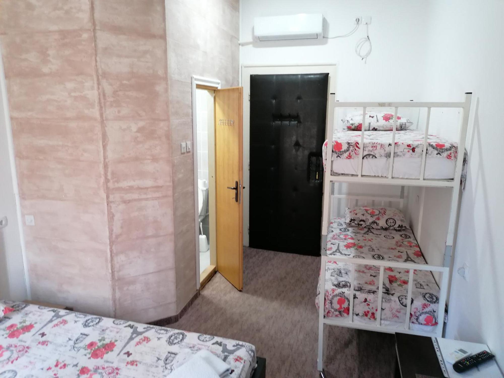 Exit Labirint Centar Hostel Novi Sad Room photo