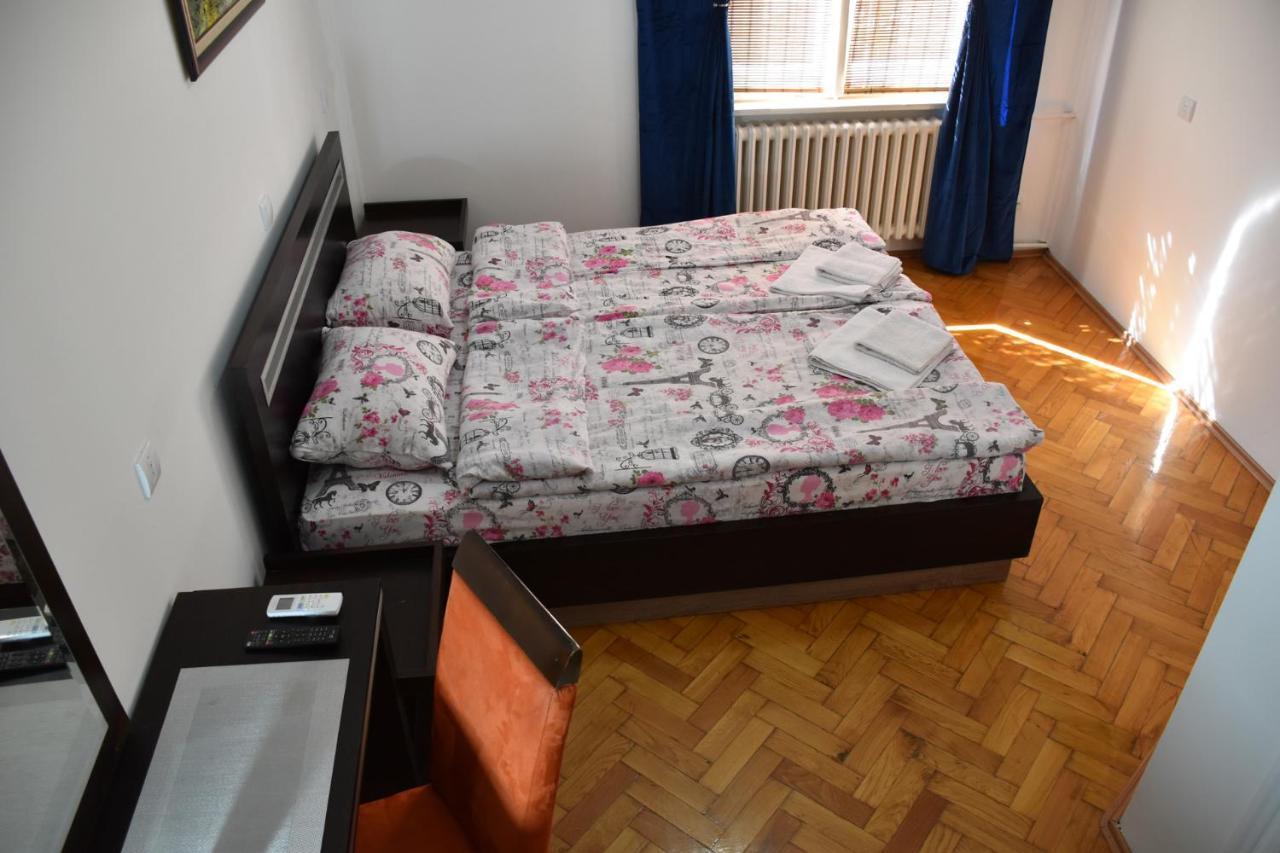 Exit Labirint Centar Hostel Novi Sad Exterior photo