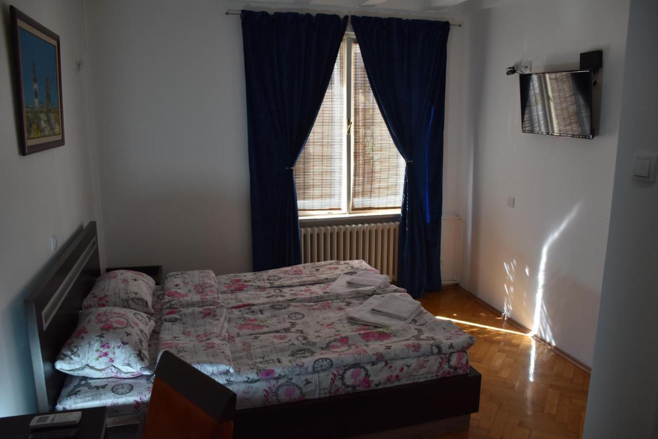 Exit Labirint Centar Hostel Novi Sad Exterior photo