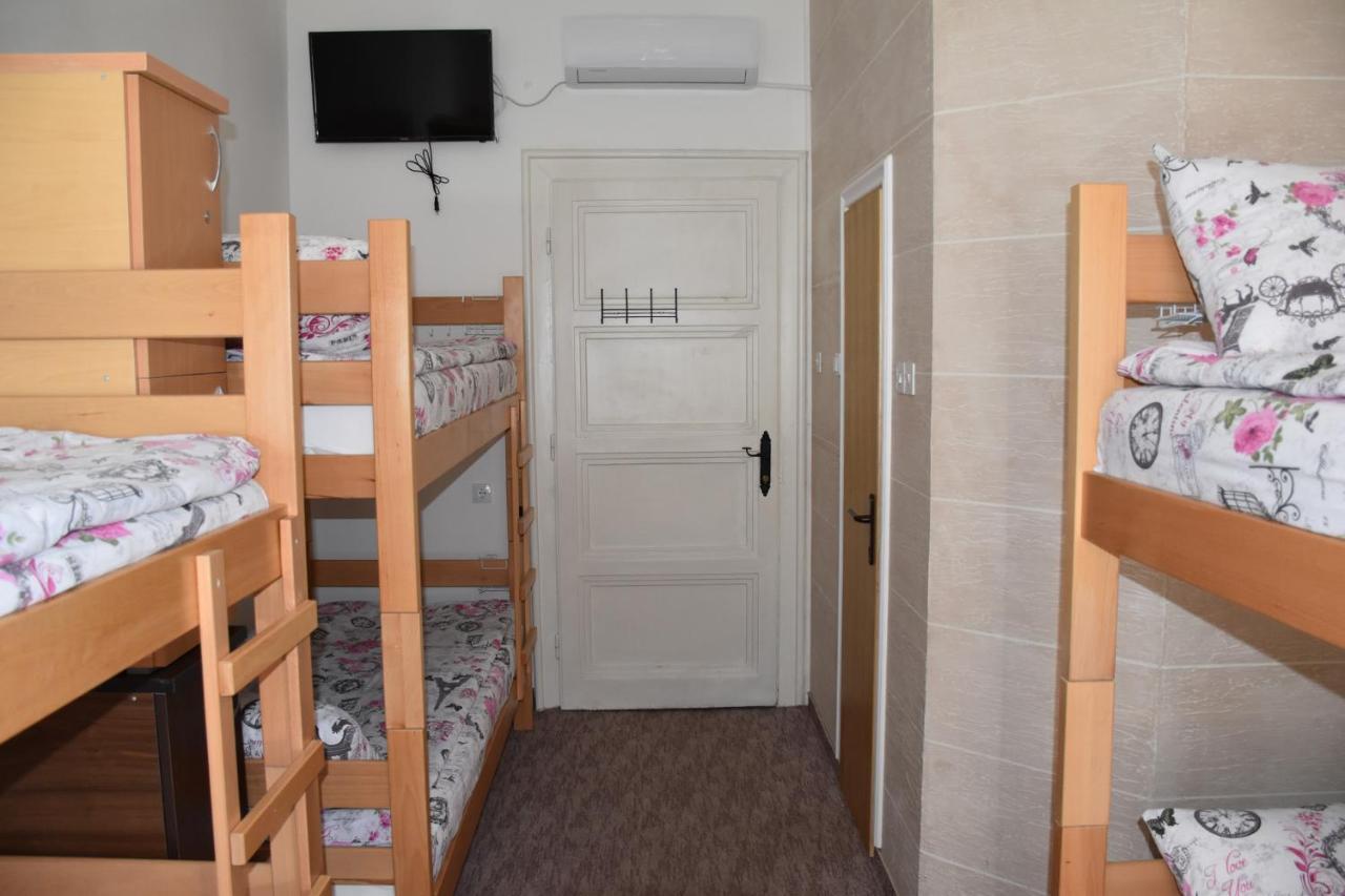 Exit Labirint Centar Hostel Novi Sad Exterior photo