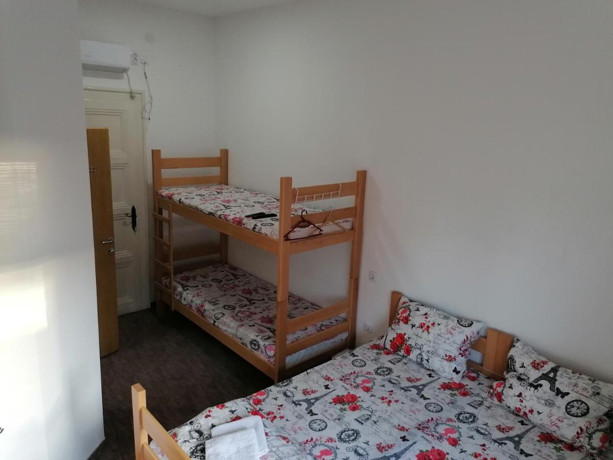 Exit Labirint Centar Hostel Novi Sad Room photo