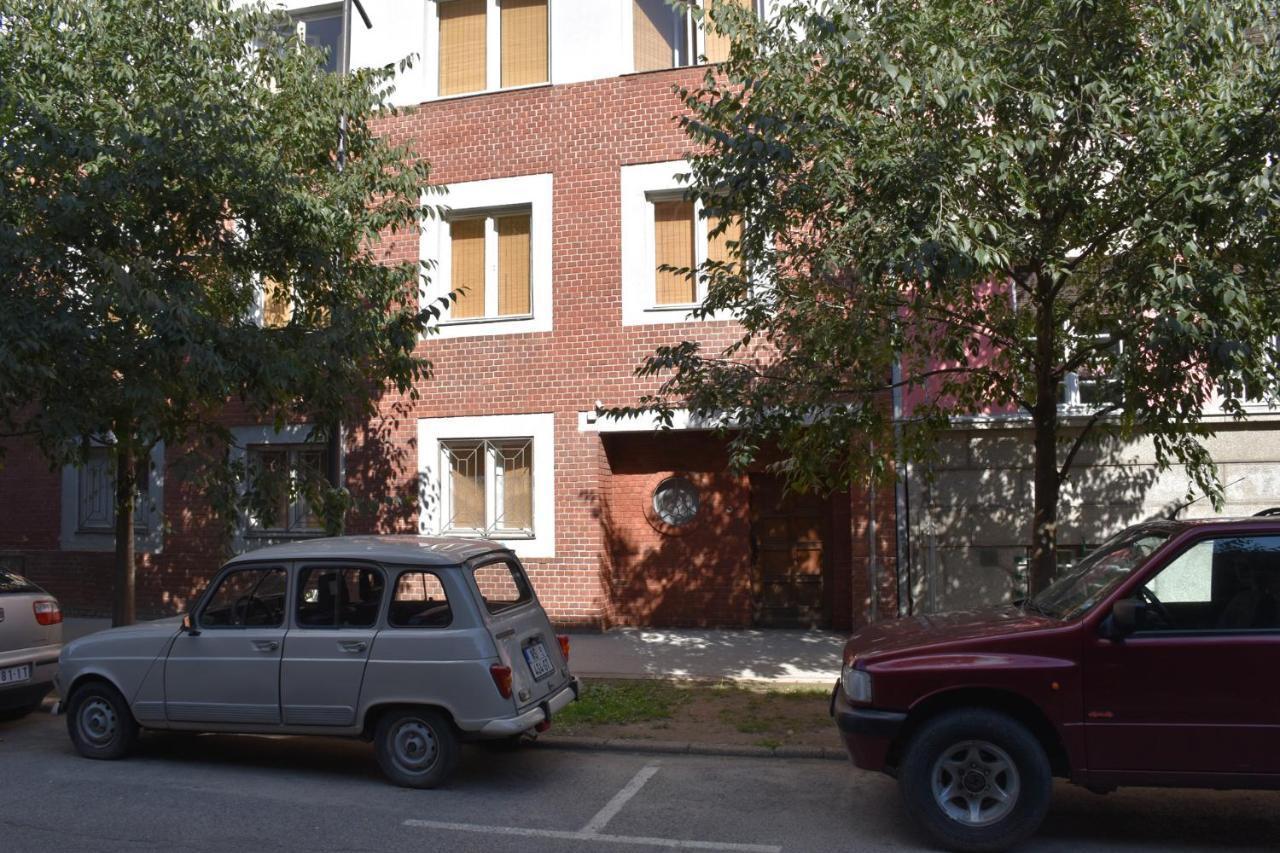 Exit Labirint Centar Hostel Novi Sad Exterior photo