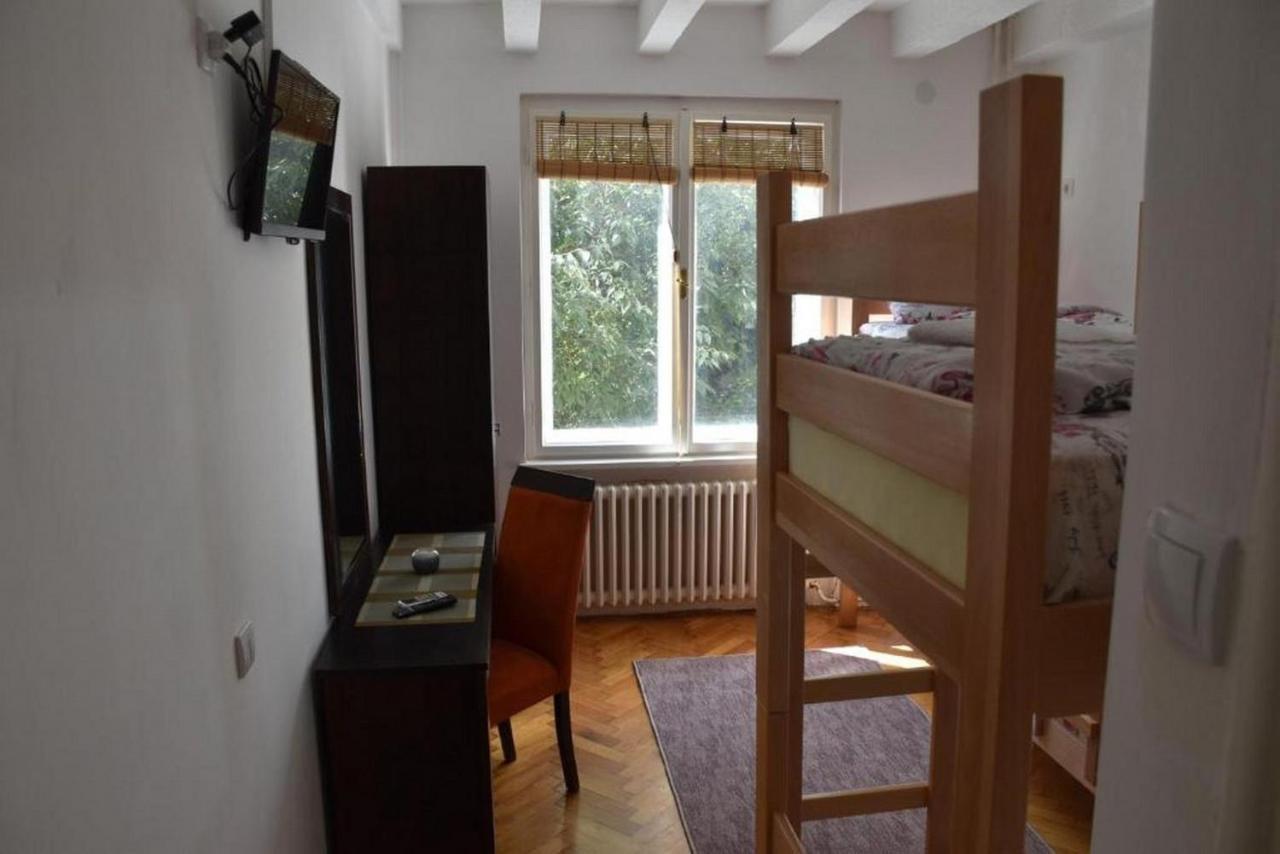 Exit Labirint Centar Hostel Novi Sad Exterior photo